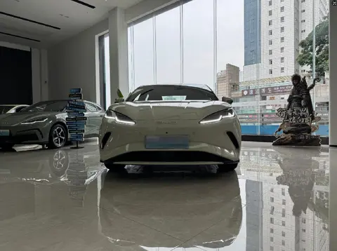 海豹06 EV上市售10.98万起，对比小鹏MONA M03看看实力如何？