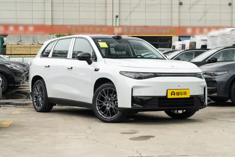 自主品牌新能源中型SUV,零跑C10和极狐 阿尔法T5怎么选?